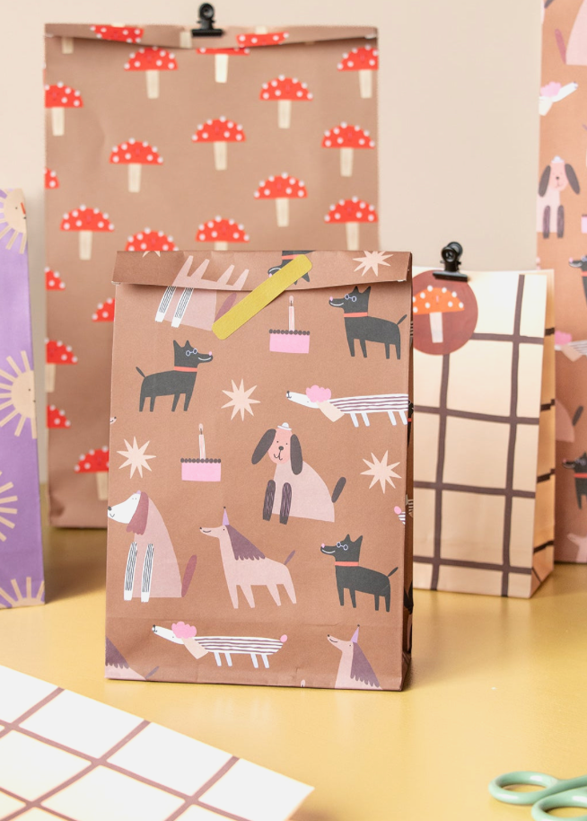 Kado Design - DOGS - Geschenktüte Bodenbeutel