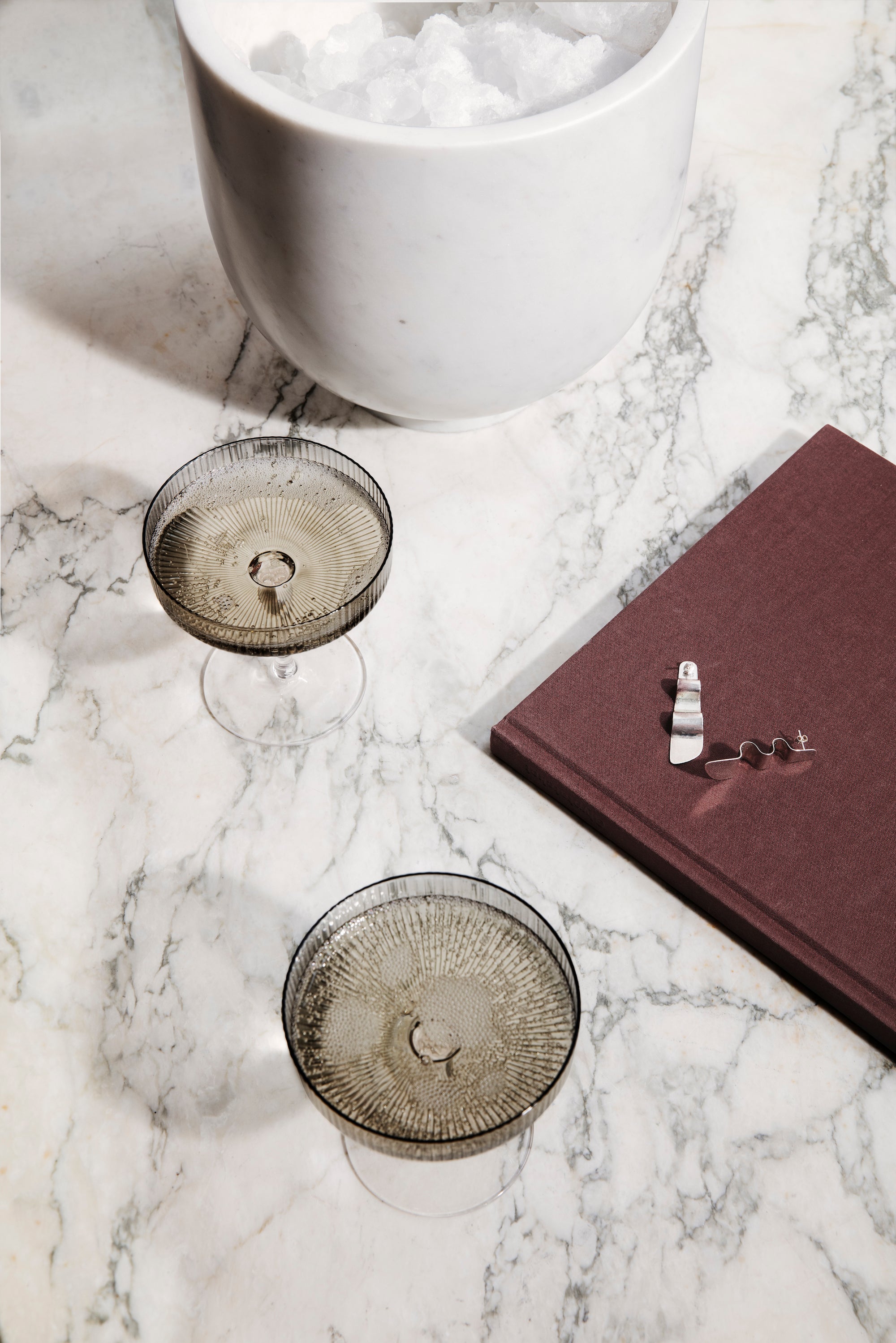 ferm LIVING - RIPPLE Champagner Gläser 2er Set - smoked grey