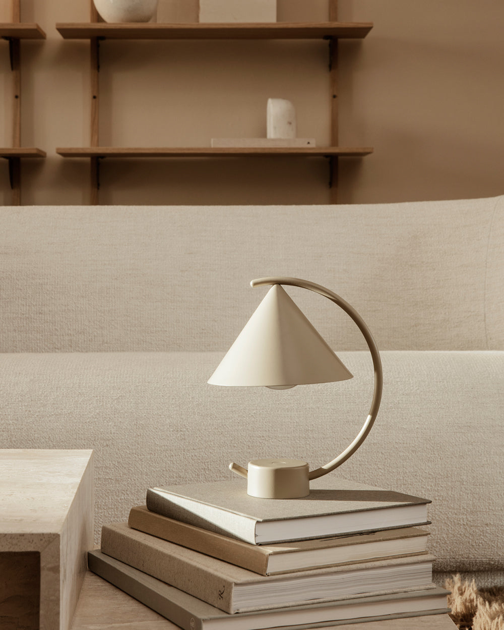 ferm LIVING - Tragbare Lampe MERIDIAN - cashmere oder black