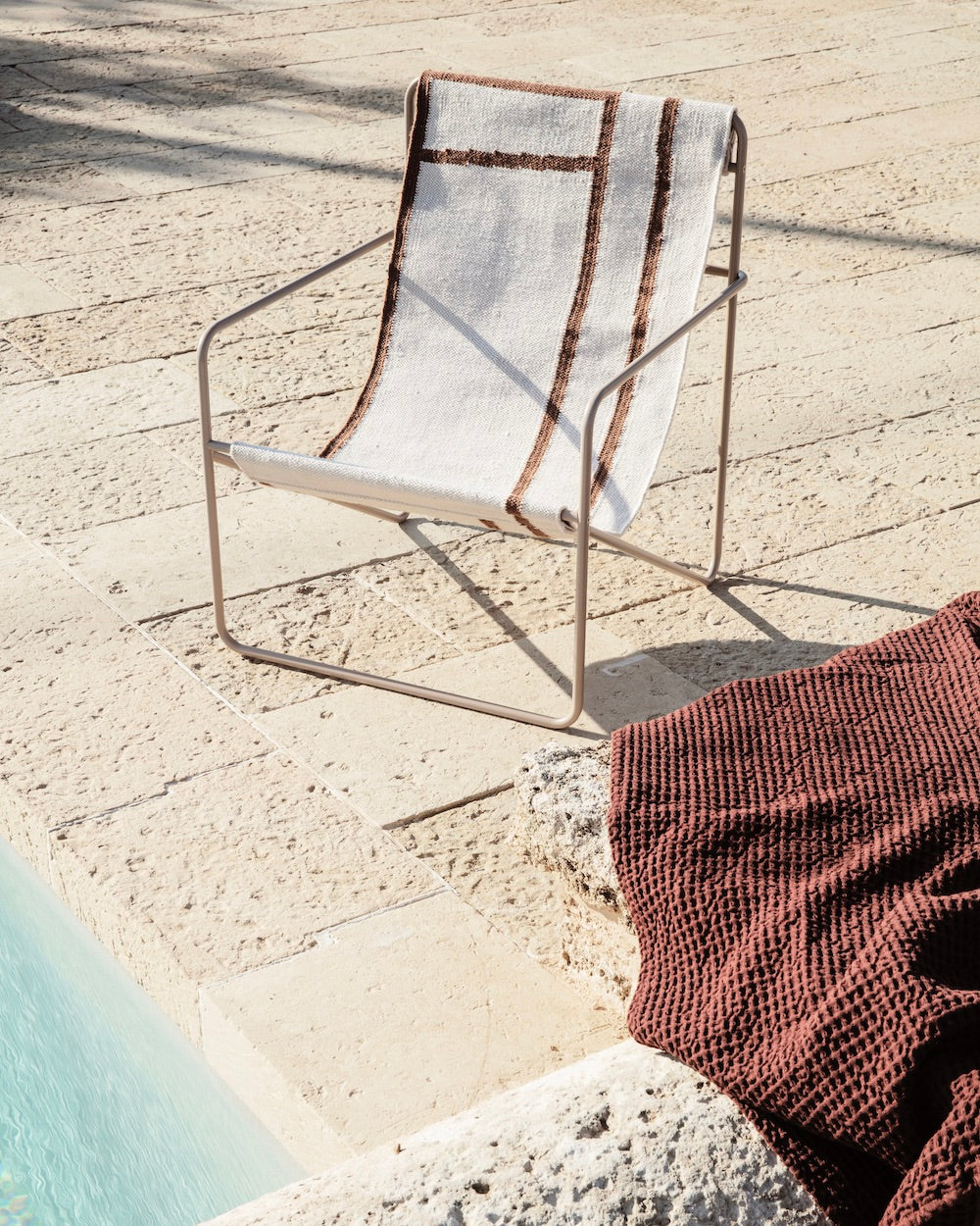 ferm LIVING - DESERT Lounge Chair - cashmere/shape