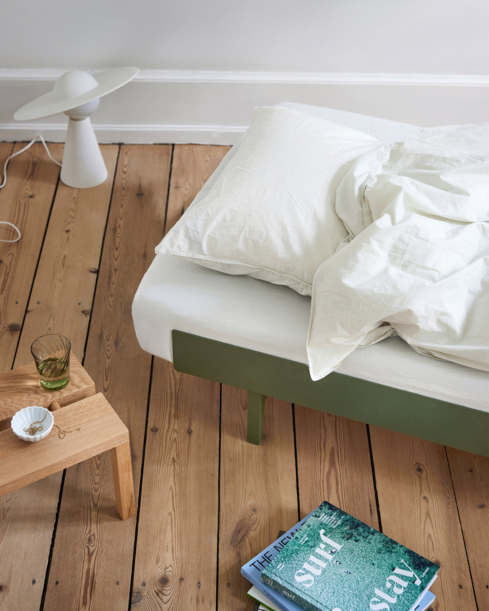 MOEBE - Bettgestell BED - pine green